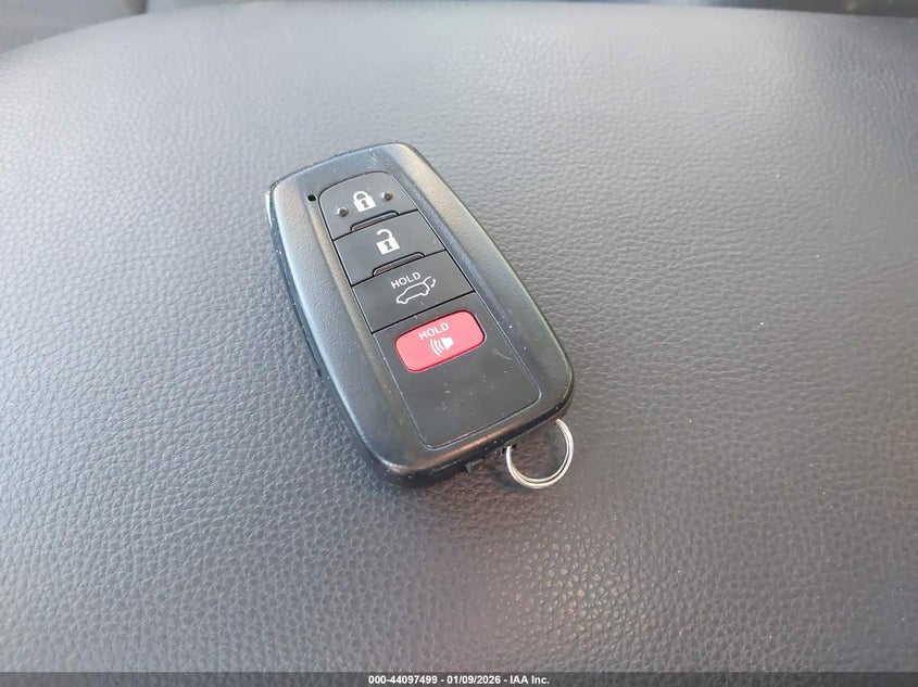 VIN 2T3W1RFV8RW364240 2024 TOYOTA RAV4 XLE