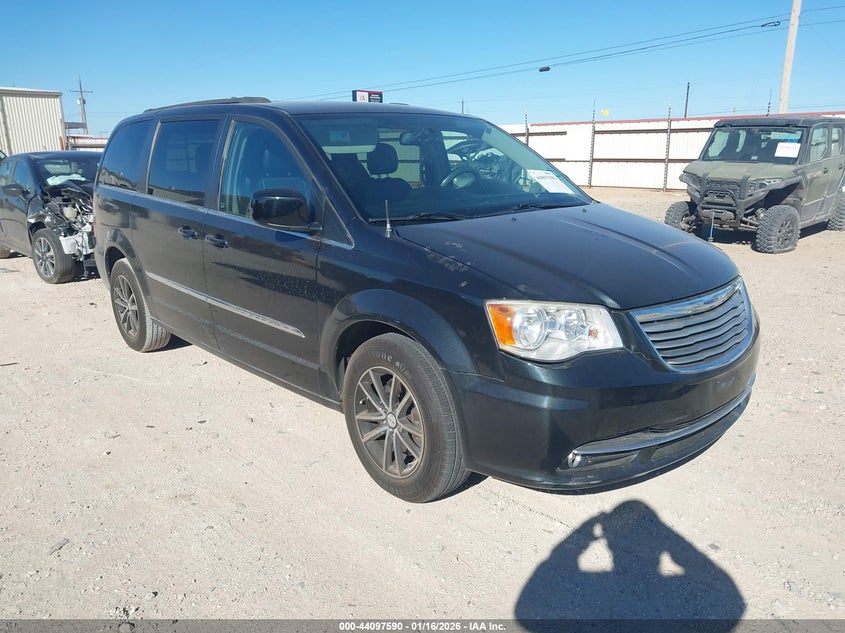 2016 Chrysler Town & Country Touring