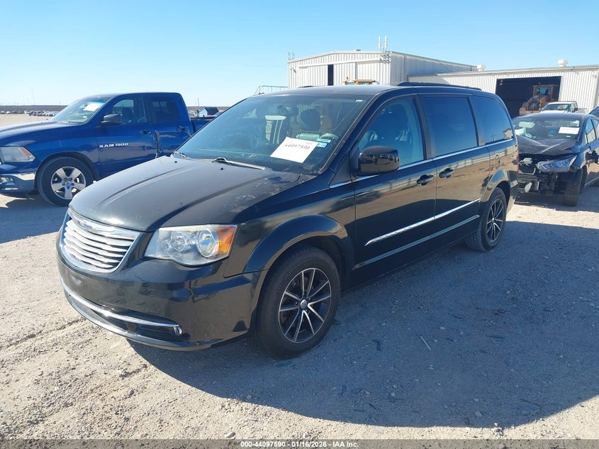 2016 Chrysler Town & Country Touring