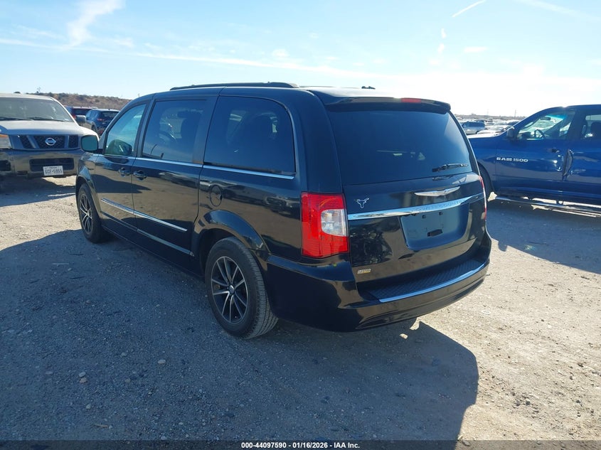 2016 Chrysler Town & Country Touring
