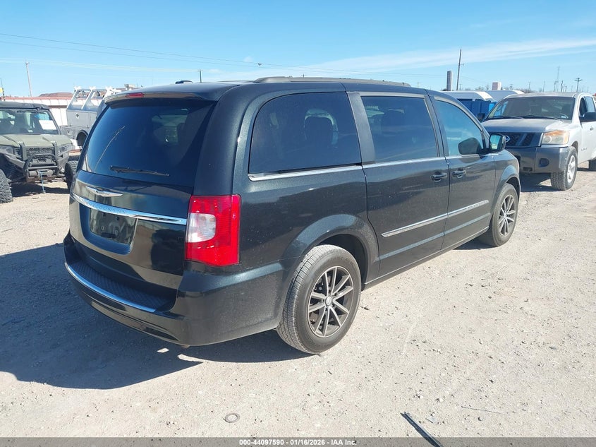 2016 Chrysler Town & Country Touring