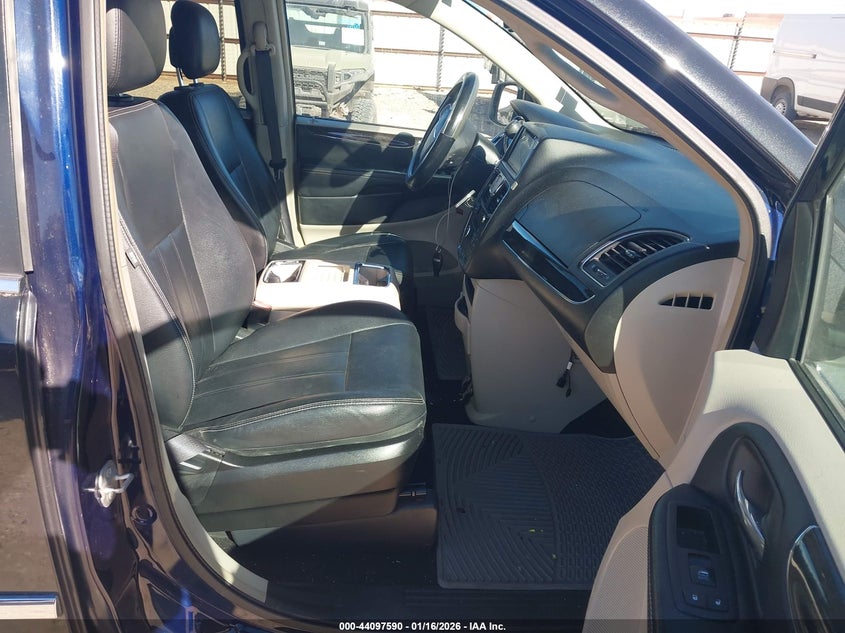 2016 Chrysler Town & Country Touring
