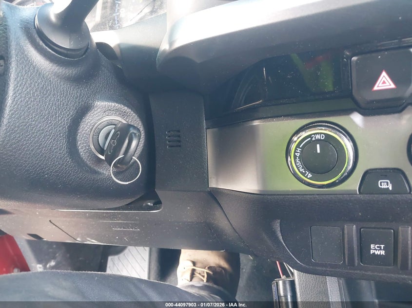 VIN 3TMCZ5AN4JM164392 2018 TOYOTA TACOMA SR5 V6