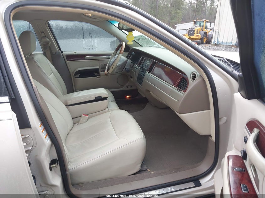 2003 Lincoln Town Car Cartier