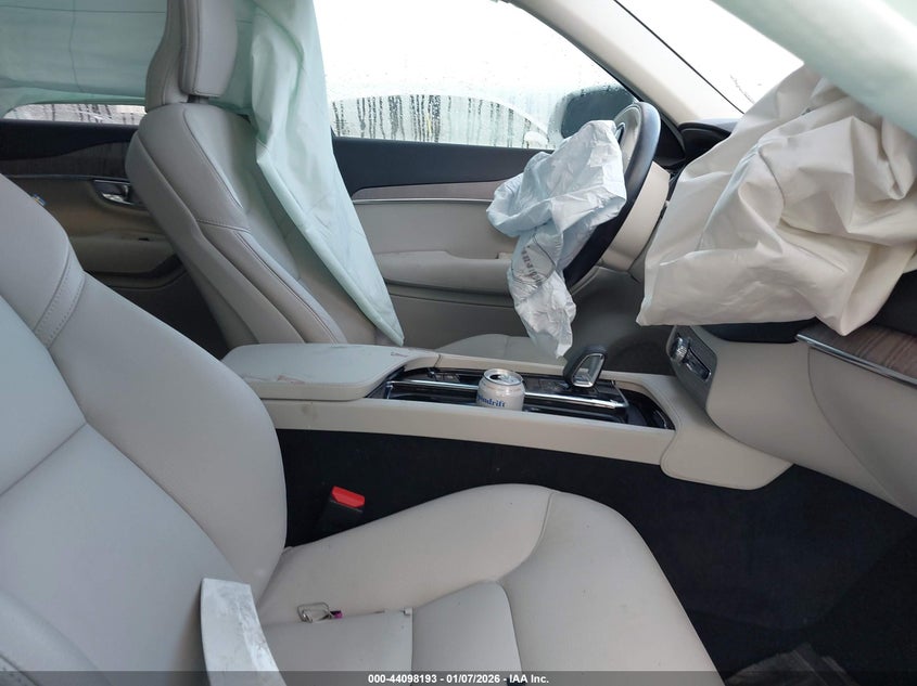 2023 Volvo Xc90 B6 Plus 6-Seater