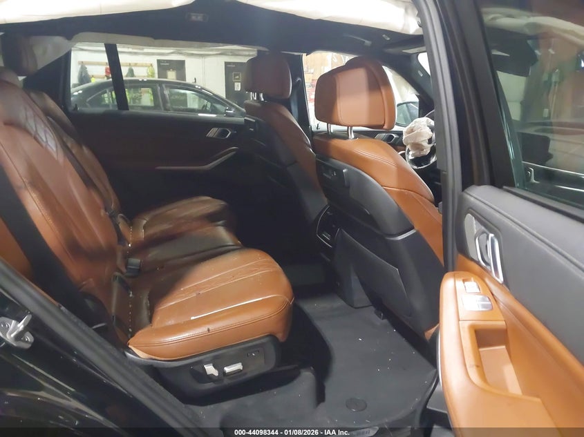 2021 BMW X7 xDrive40I VIN: 5UXCW2C01M9F19564 Lot: 44098344