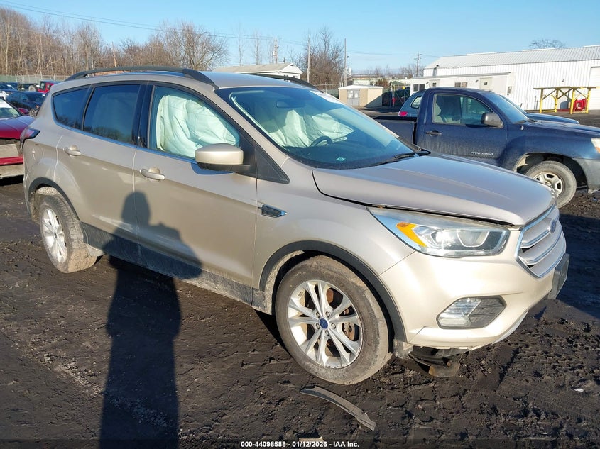 Vin: 1fmcu9gd7hua87006, lot: 44594445, ford escape se 20171