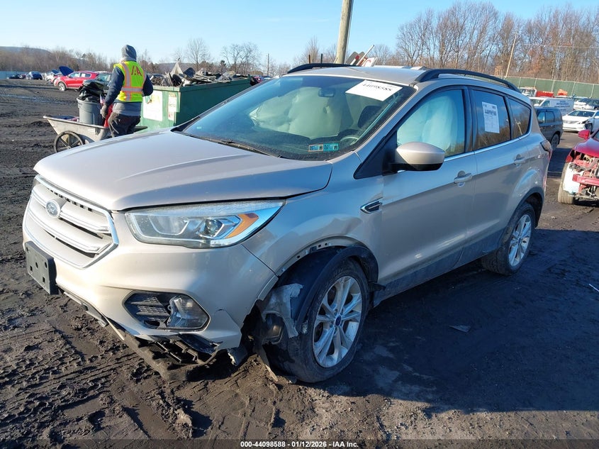 Vin: 1fmcu9gd7hua87006, lot: 44594445, ford escape se 20172