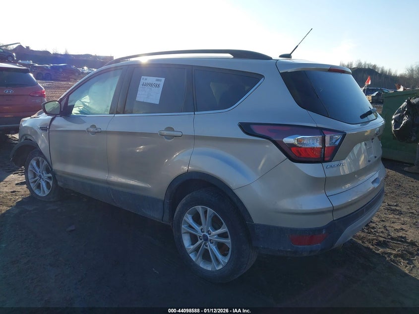 Vin: 1fmcu9gd7hua87006, lot: 44594445, ford escape se 20173