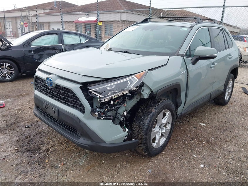VIN 4T3R6RFV6MU015777 2021 TOYOTA RAV4 HYBRID XLE