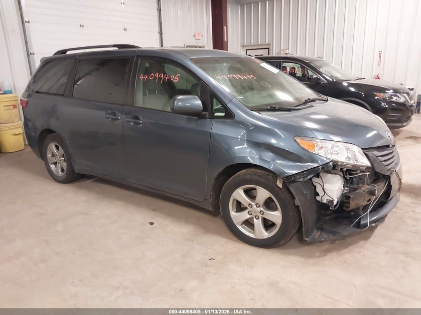 2015 Toyota Sienna Le 8 Passenger