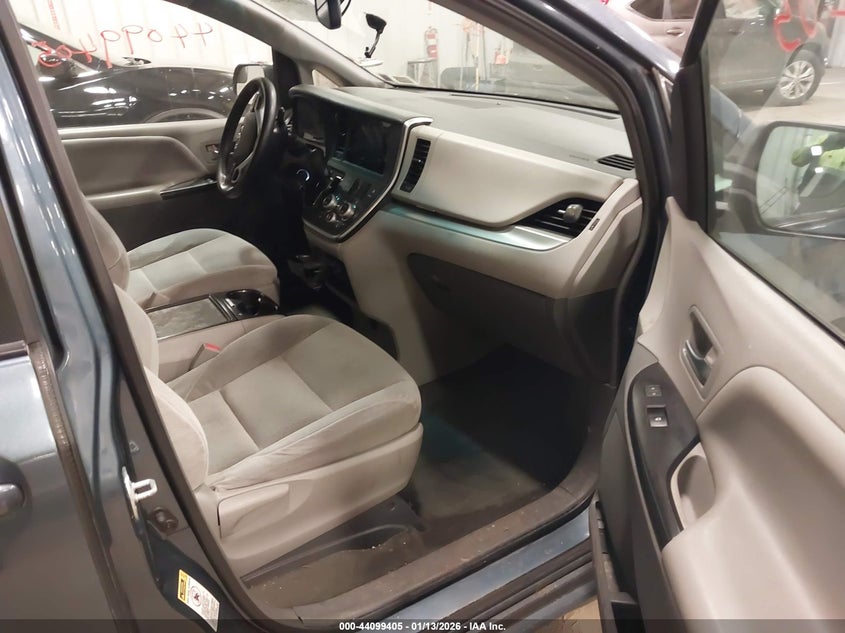 2015 Toyota Sienna Le 8 Passenger