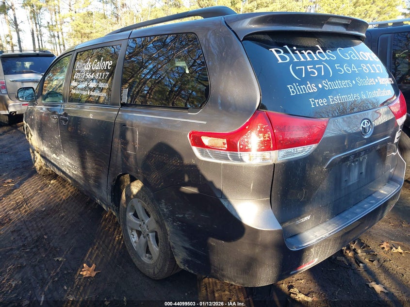 2012 Toyota Sienna Le V6 8 Passenger