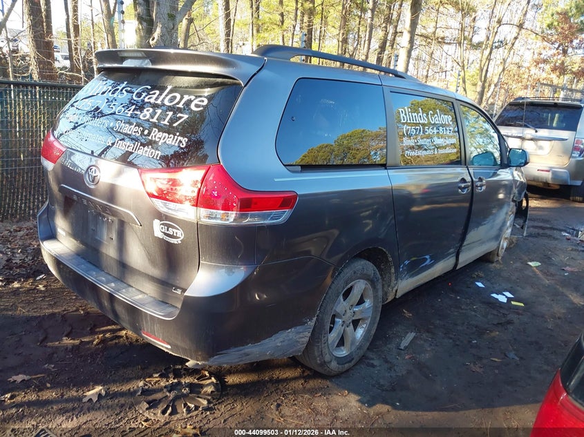 2012 Toyota Sienna Le V6 8 Passenger