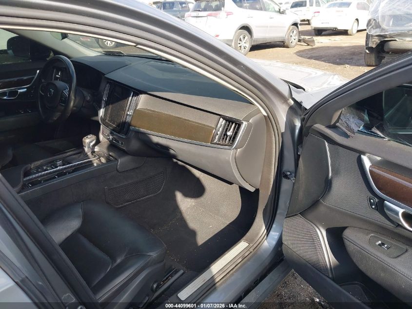 2018 Volvo S90 T6 Momentum