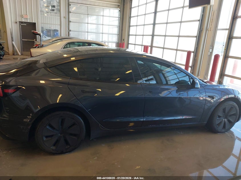 TESLA MODEL 3 - zdjęcie 13
