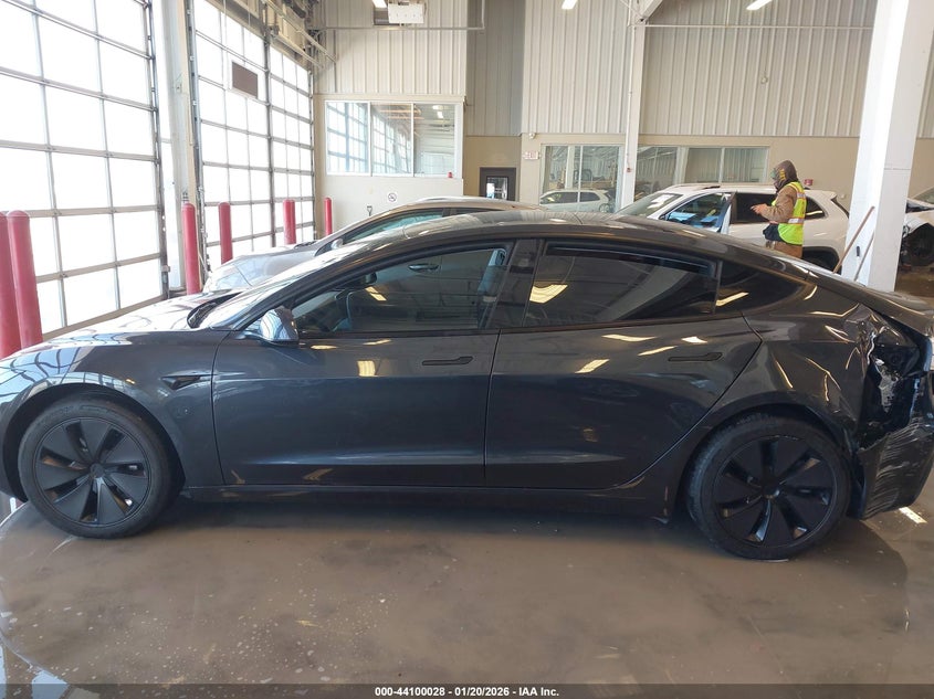 TESLA MODEL 3 - zdjęcie 14
