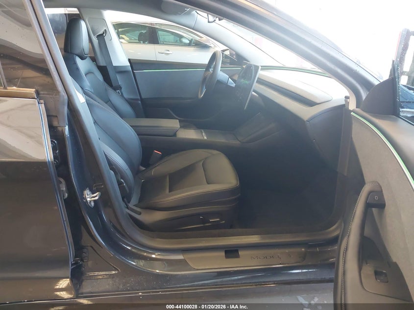 TESLA MODEL 3 - zdjęcie 5