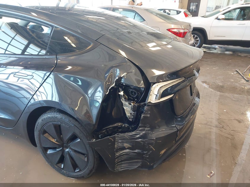 TESLA MODEL 3 - zdjęcie 6
