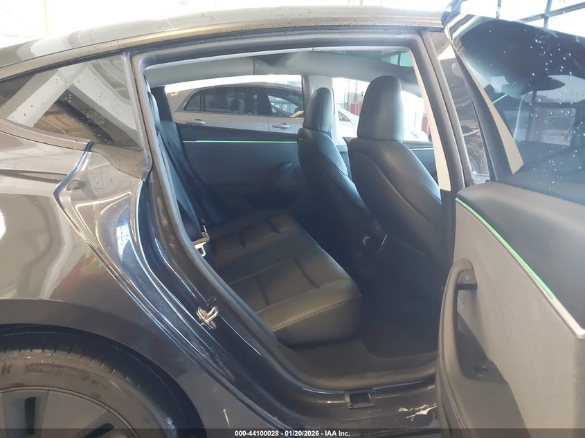 TESLA MODEL 3 - zdjęcie 8