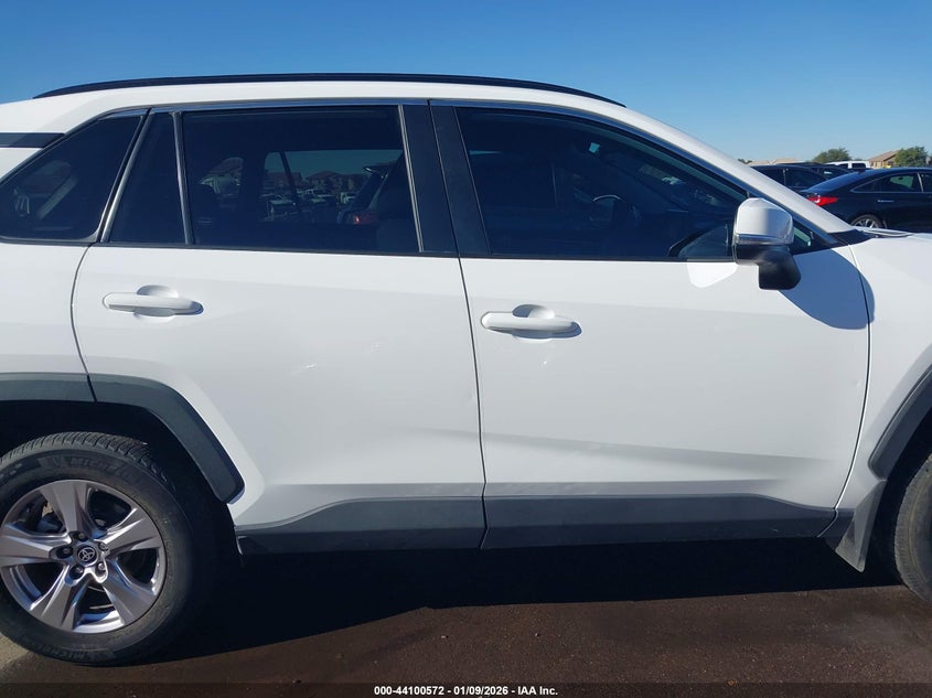 VIN 2T3P1RFV3NW271656 2022 TOYOTA RAV4 XLE