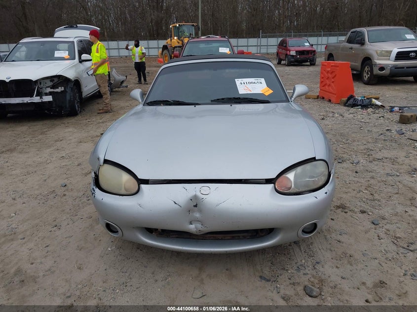 2000 Mazda Mx-5 Miata Ls/Special Edition VIN: JM1NB3537Y0144242 Lot: 44100658
