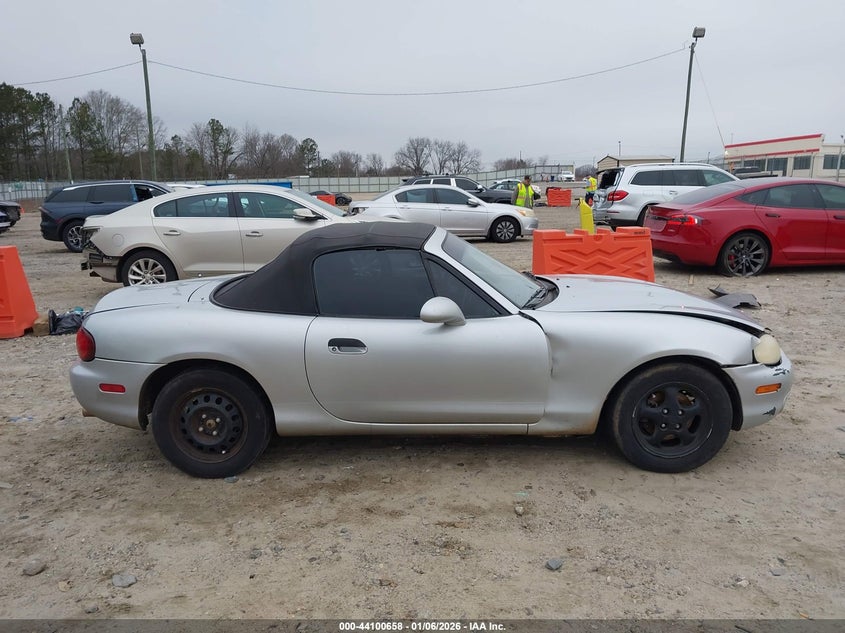 2000 Mazda Mx-5 Miata Ls/Special Edition VIN: JM1NB3537Y0144242 Lot: 44100658