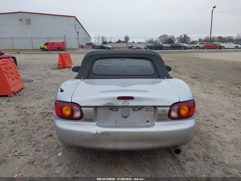 2000 Mazda Mx-5 Miata Ls/Special Edition VIN: JM1NB3537Y0144242 Lot: 44100658