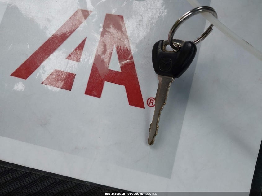 2000 Mazda Mx-5 Miata Ls/Special Edition VIN: JM1NB3537Y0144242 Lot: 44100658