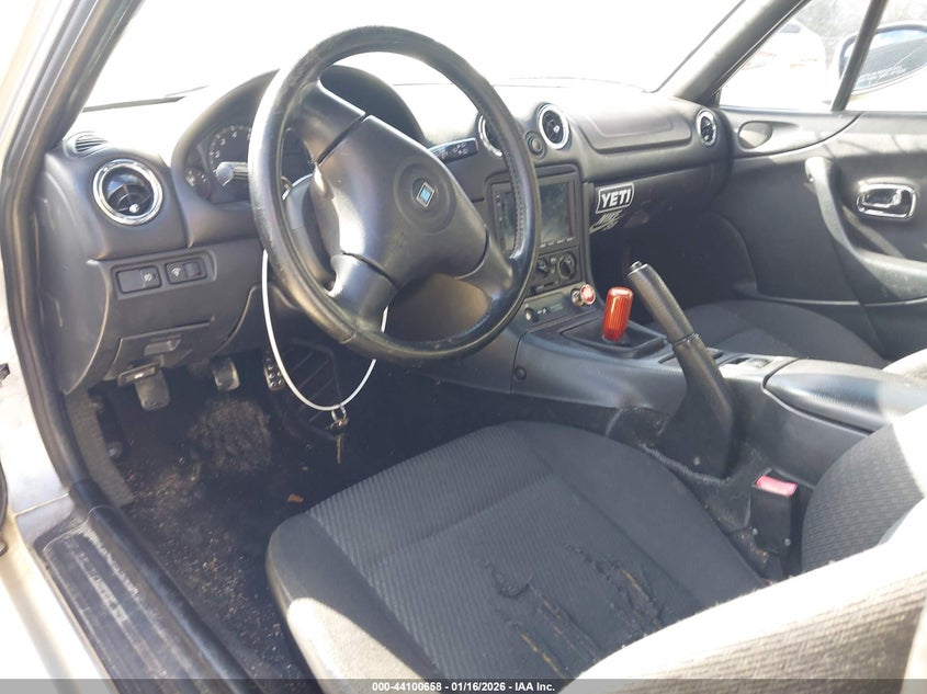 2000 Mazda Mx-5 Miata Ls/Special Edition VIN: JM1NB3537Y0144242 Lot: 44100658