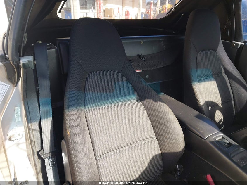 2000 Mazda Mx-5 Miata Ls/Special Edition VIN: JM1NB3537Y0144242 Lot: 44100658