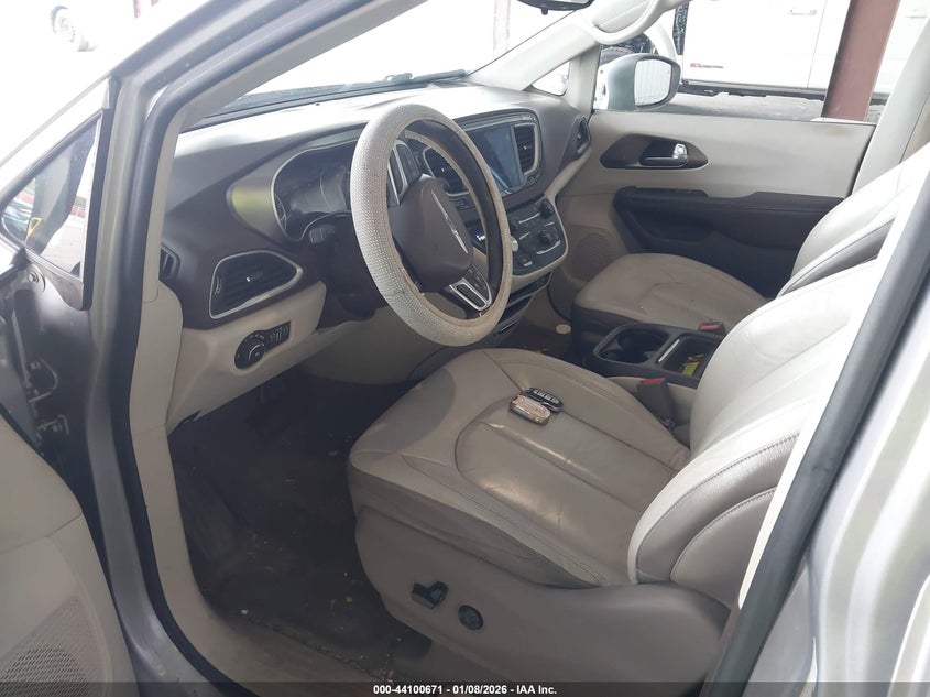 VIN 2C4RC1BG2HR515548 2017 CHRYSLER PACIFICA TOURING-L