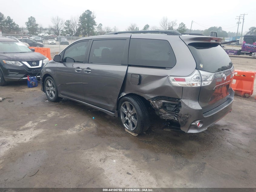 2017 Toyota Sienna Se Premium 8 Passenger