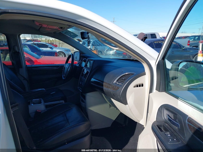 2015 Chrysler Town & Country Touring