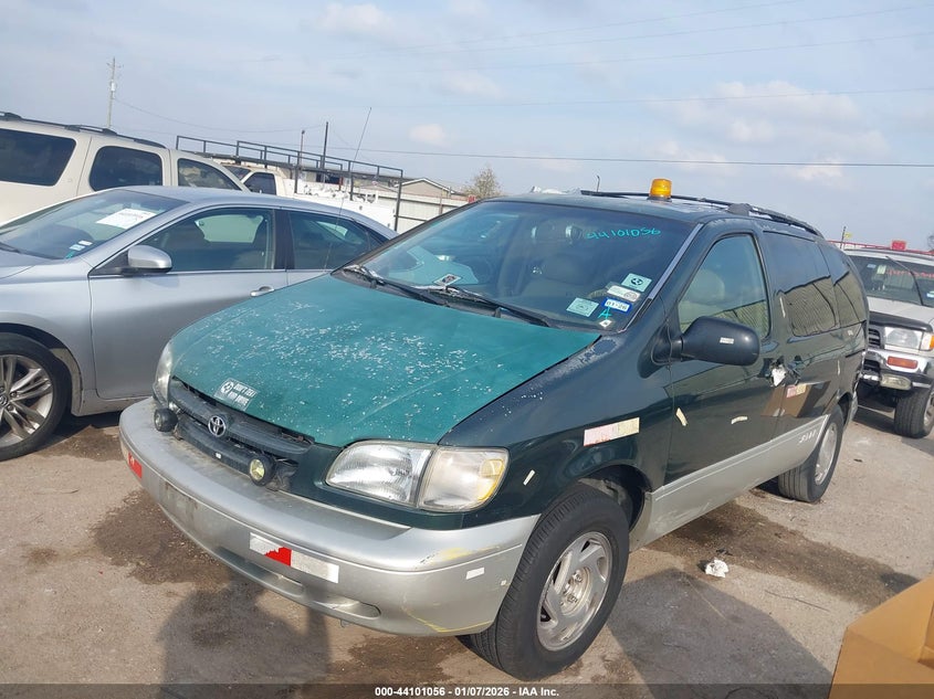 2000 Toyota Sienna Xle