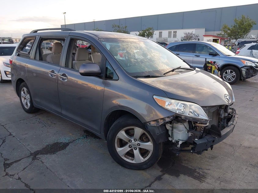 2017 Toyota Sienna Le 8 Passenger