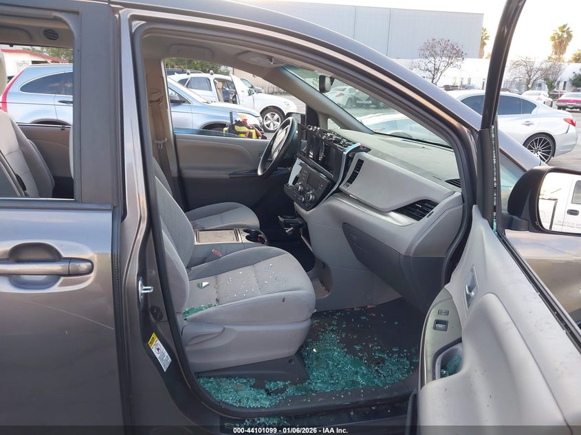 2017 Toyota Sienna Le 8 Passenger