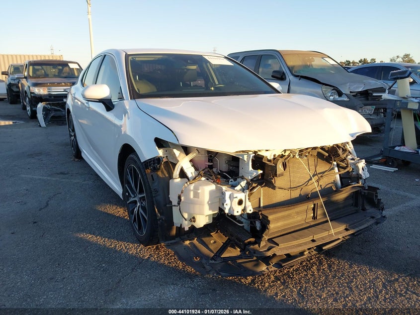 2024 TOYOTA CAMRY HYBRID SE