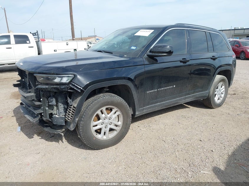2023 Jeep Grand Cherokee Laredo 4X2