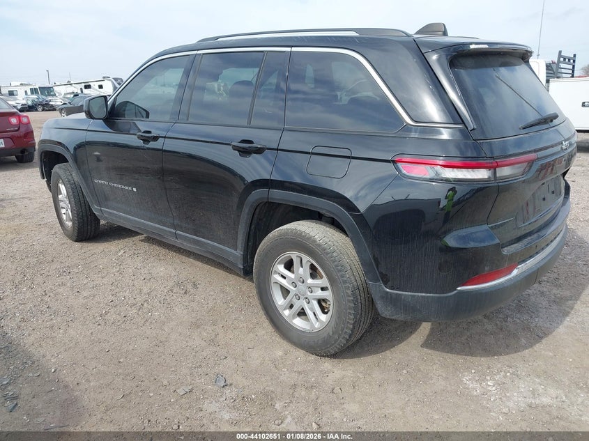 2023 Jeep Grand Cherokee Laredo 4X2