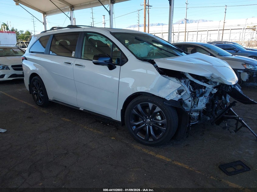 2025 Toyota Sienna Xse