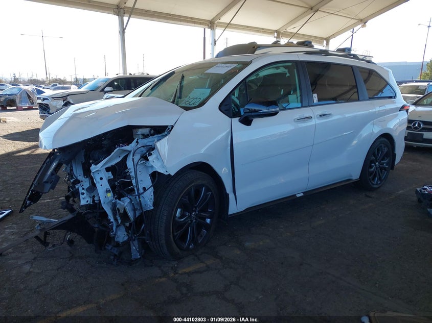 2025 Toyota Sienna Xse
