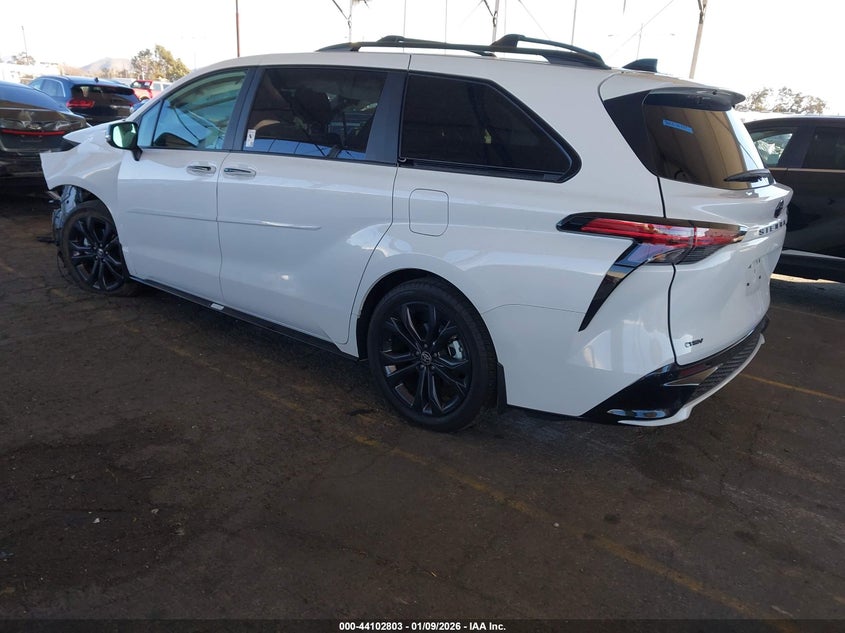 2025 Toyota Sienna Xse