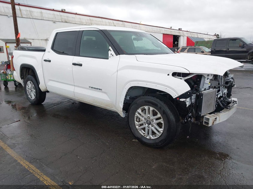 2026 TOYOTA TUNDRA SR5 CREWMAX 5.5' BED