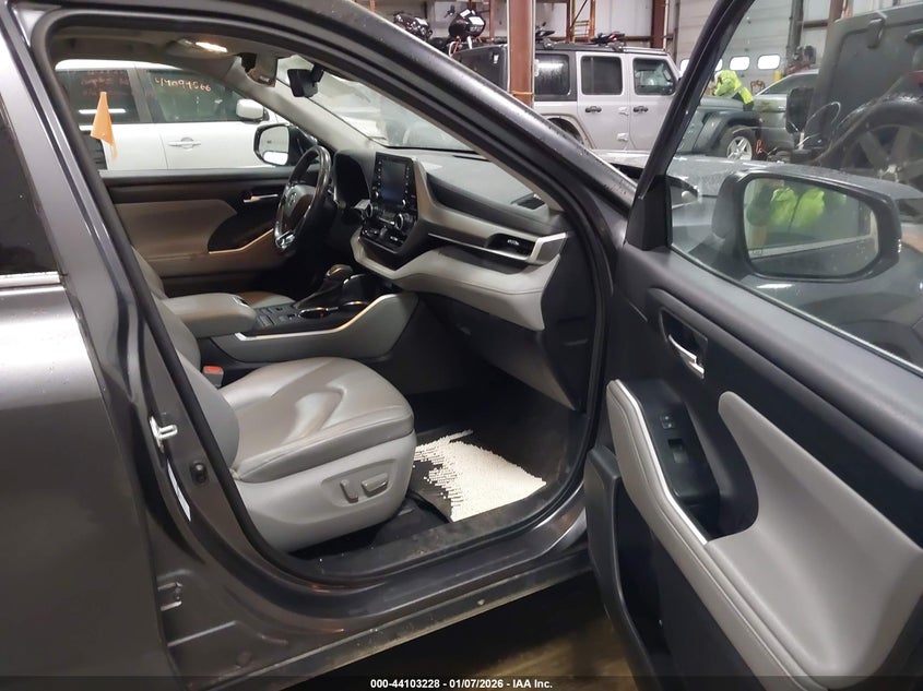 2021 Toyota Highlander Xle