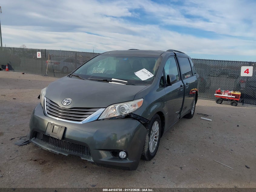 2012 Toyota Sienna Xle V6 8 Passenger