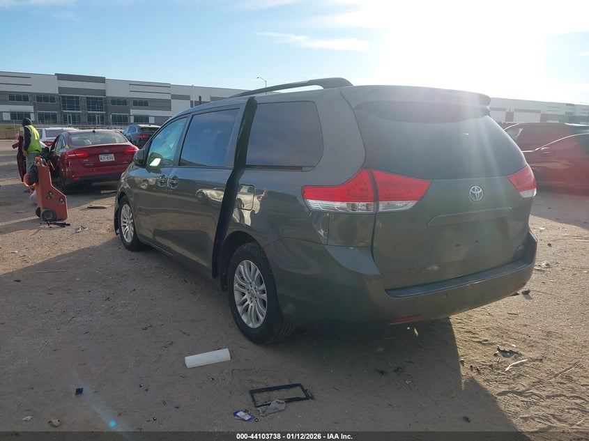 2012 Toyota Sienna Xle V6 8 Passenger