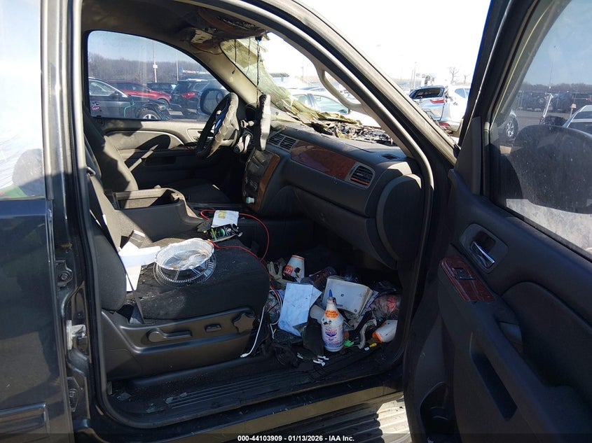 2011 Chevrolet Suburban 1500 Ls
