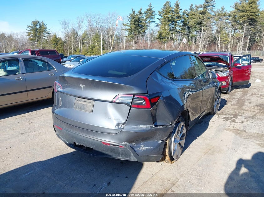 2022 Tesla Model Y Long Range Dual Motor All-Wheel Drive