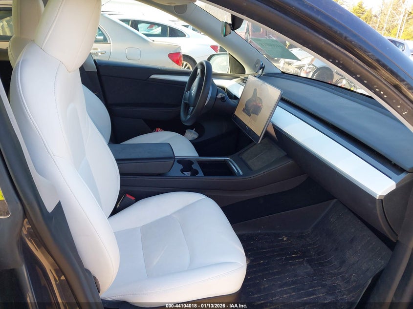 2022 Tesla Model Y Long Range Dual Motor All-Wheel Drive